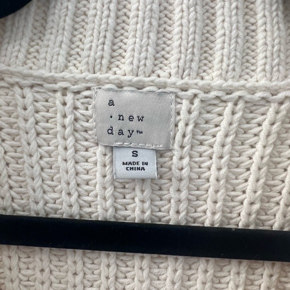 A New Day Women’s v-neck sweater vest - Picture 3 of 4